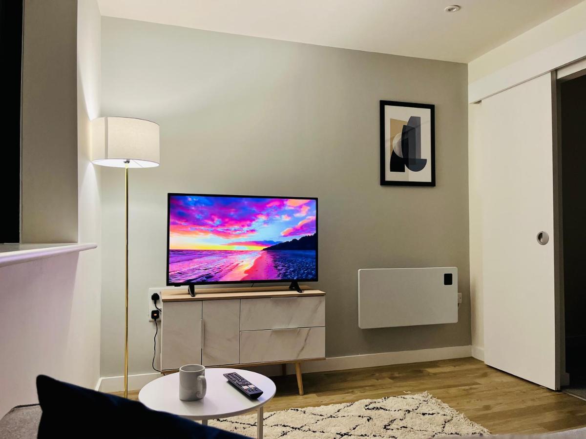 Fantastic One Bedroom Apartment Near Old Trafford Stadium Manchester Eksteriør billede